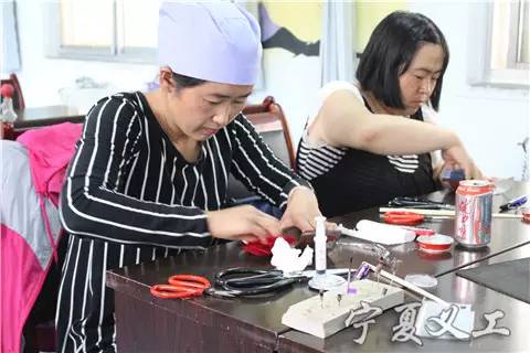 公益变废为宝手工,废旧饮料瓶做公益