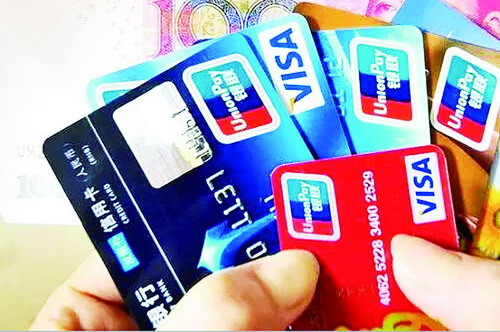 暑期出境游带卡有讲究