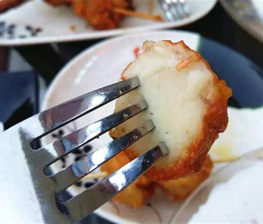 听说斯利美超级芒果冰免费送？！于小涵第一时间跑到现场。。。