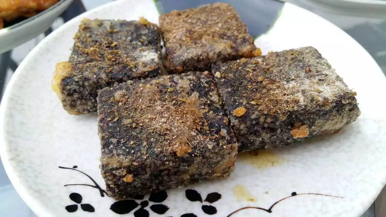 听说斯利美超级芒果冰免费送？！于小涵第一时间跑到现场。。。