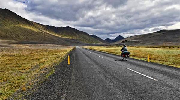 冰岛这个国家靠什么来过生活的,明明可以靠颜值却要靠实力的人