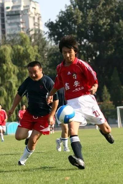 鹿晗踢球水平怎样,鹿晗足球在娱乐圈是什么水平