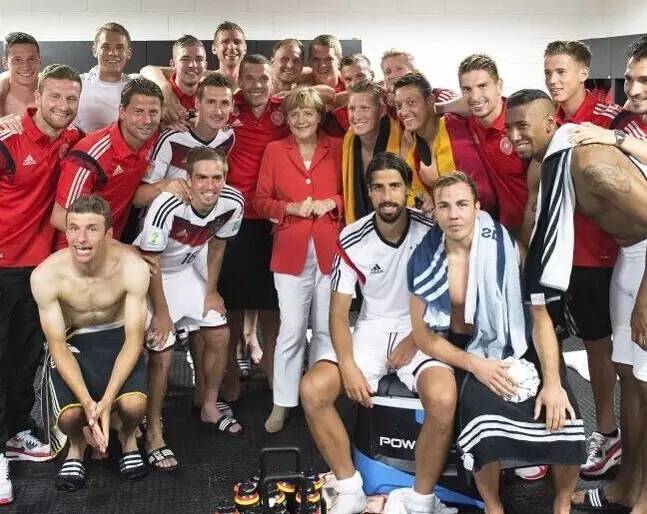 元首看足球,元首观看足球比赛