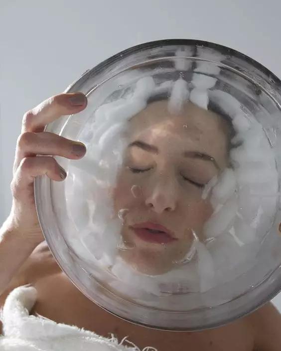 面部肌肤护理保湿喷雾,清凉喷雾喷皮肤