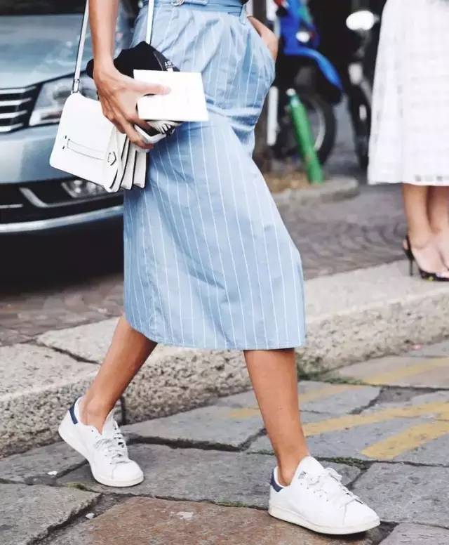 夏日穿搭蓝白色,好看又时髦的夏日穿搭