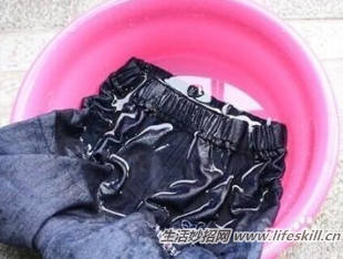 怎样洗牛仔裤才不会起球,怎样洗牛仔裤才不会掉色