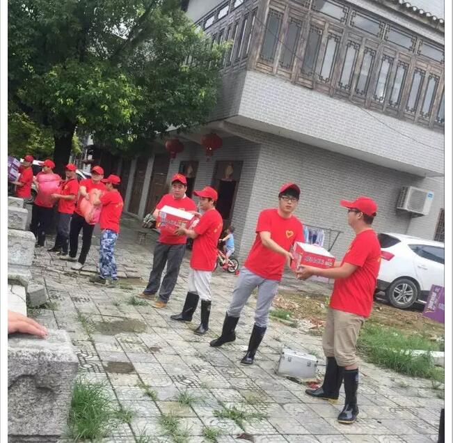 洪水无情人有情郑州市,洪水无情人间有爱朗诵