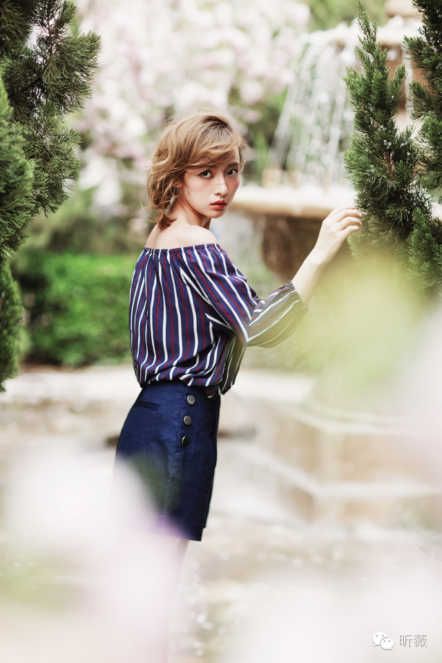 满大街的一排扣子是怎么回事？！