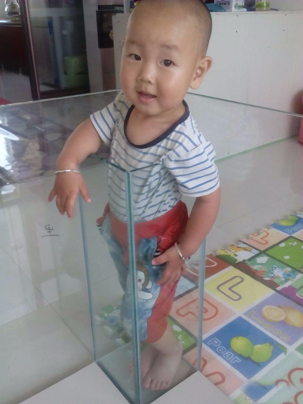 没养鱼有油膜,没养鱼只是在岸上走