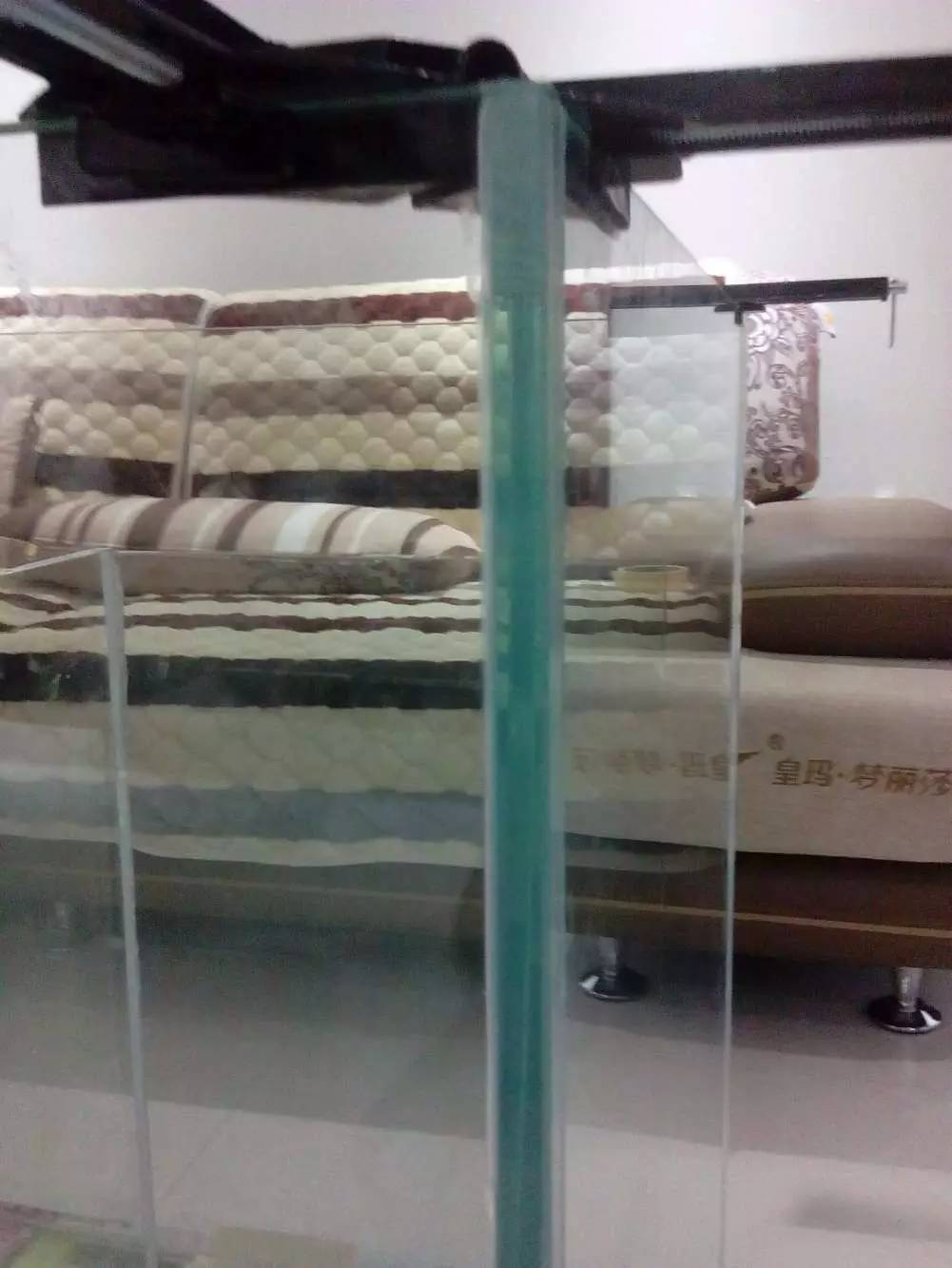 没养鱼有油膜,没养鱼只是在岸上走