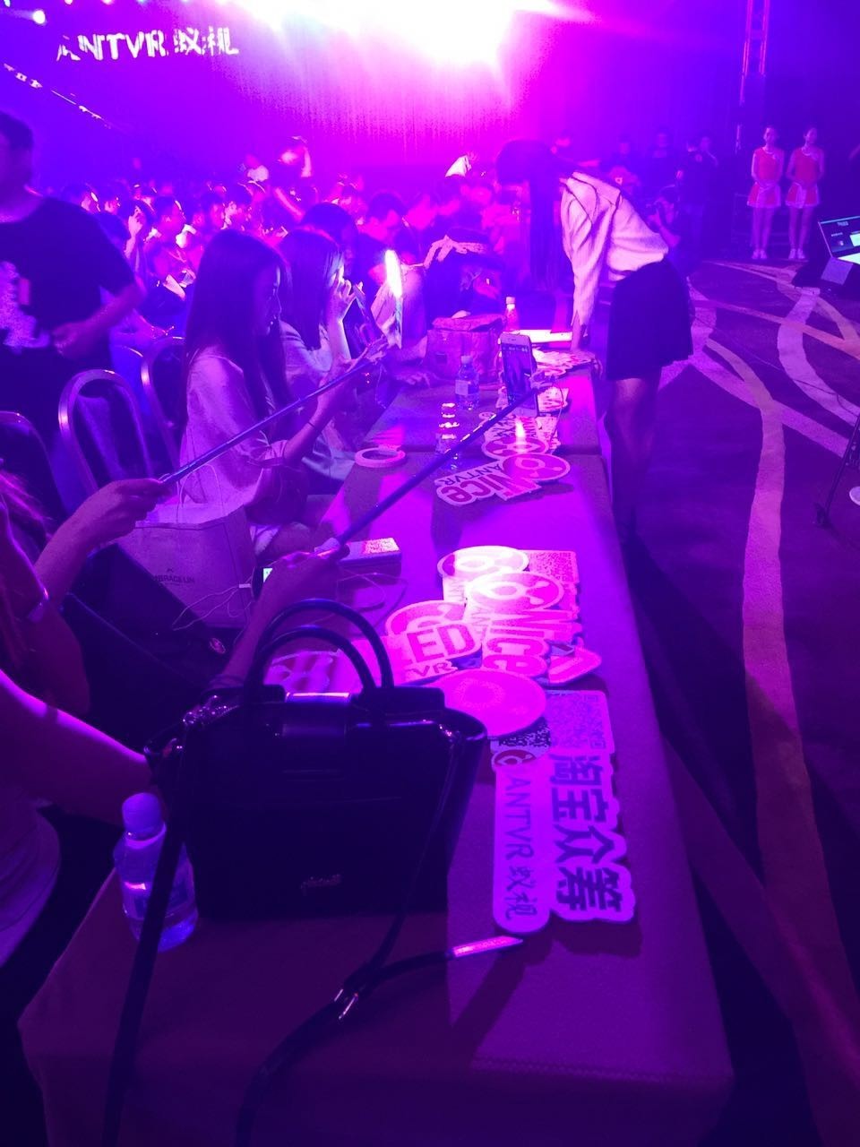 发布会精力充沛的蚁视覃政连续叨叨了两小时，到底说了些啥