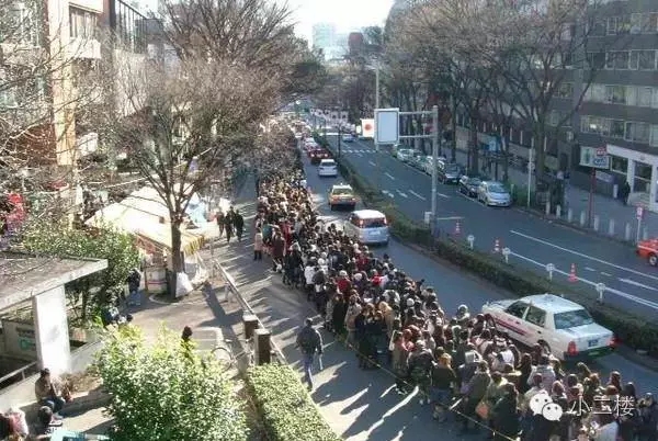 明星身上带的银饰品都是他做的—GOROS丨高桥吾郎