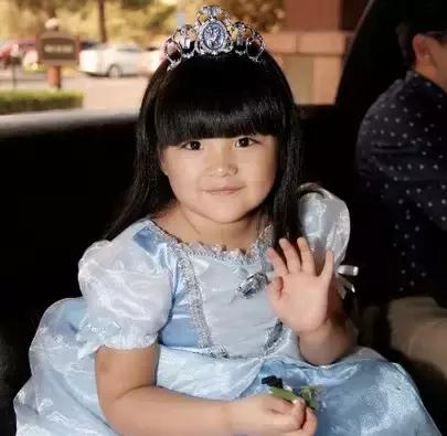 黄多多烧钱式教育,黄多多年薪多少钱