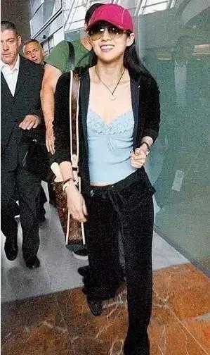 天鹅绒运动服过时了吗,天鹅绒时尚运动服