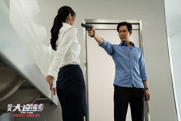 惊天大逆转女反派片段,惊天大逆转白衣女杀手