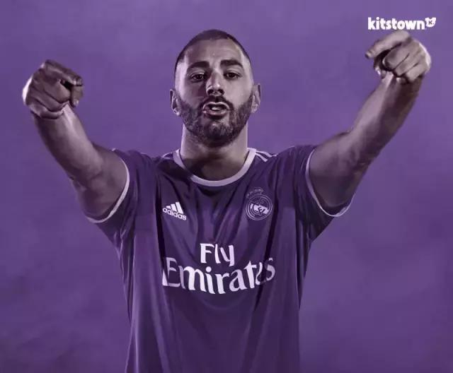 皇马新赛季紫色球衣,皇马球员与巴萨球员换球衣