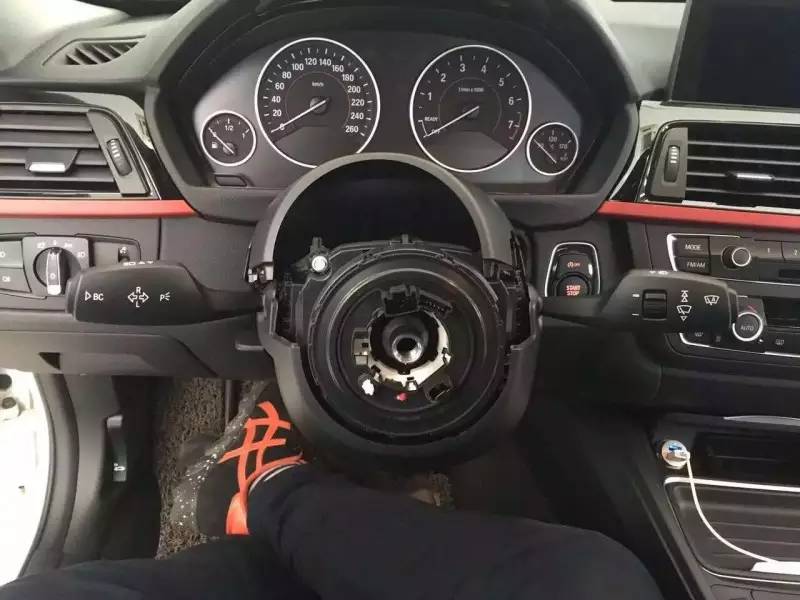 原来你是这样的“丁字裤”M系方向盘超细节实拍