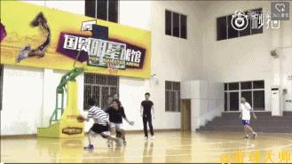 鹿晗拉杆,鹿晗篮球水平怎么样