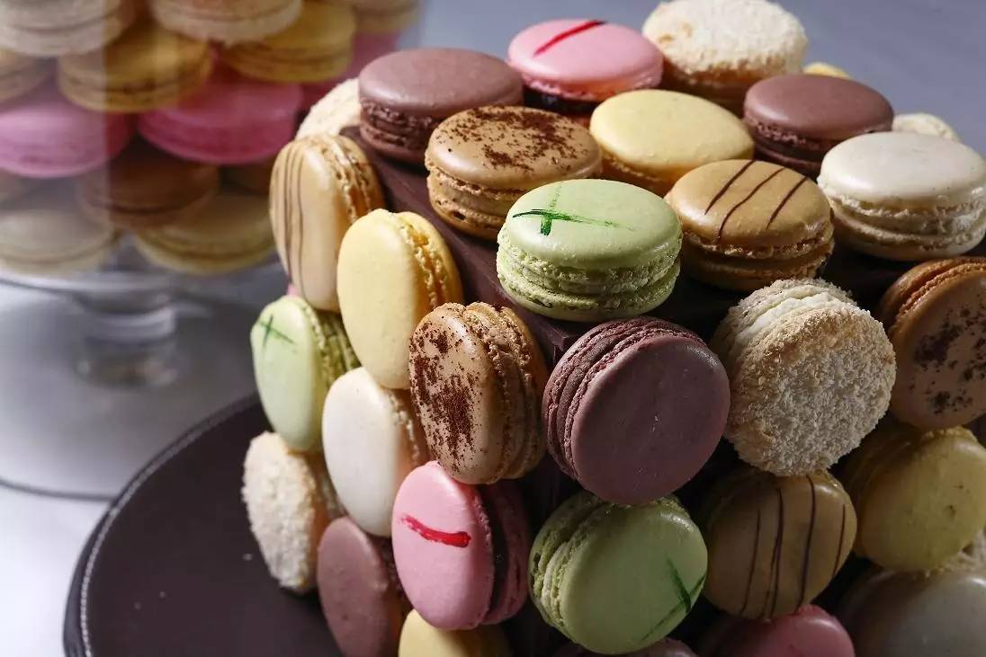 马卡龙蓝色法式,法式马卡龙和意式马卡龙的差别