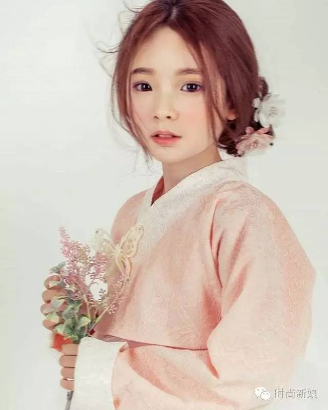 英韩混血小麻豆Louie：长得漂亮不是我的错