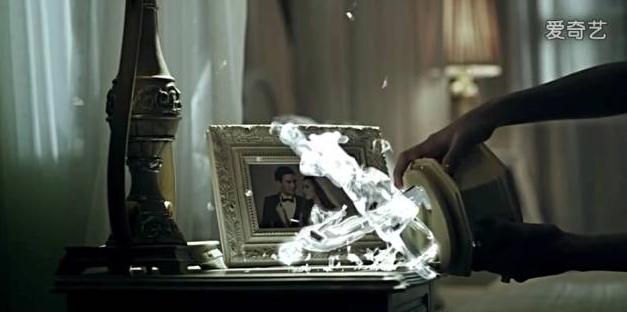 亲吻爱抚别人的新娘遭报应，这爱情来得有点重口惊悚