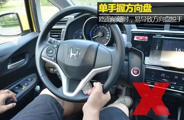 方向盘正确握法和打法,安全打方向盘