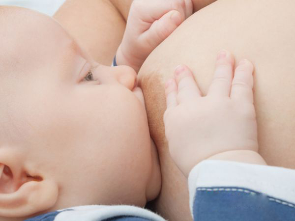 哺乳期水肿跟涨奶的区别,哺乳期断奶胀奶怎么办