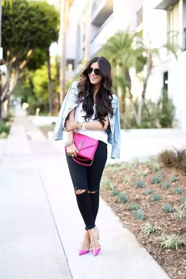 60岁阿姨都穿小白鞋，那我只好穿小粉鞋了