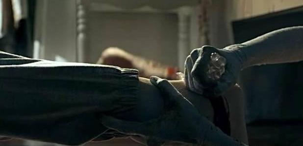 亲吻爱抚别人的新娘遭报应，这爱情来得有点重口惊悚