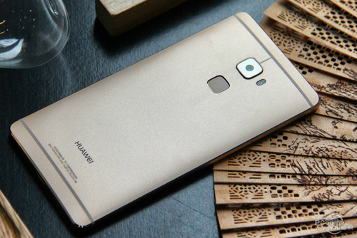 一年只降几百块的手机,发布不到半年降1900元的手机