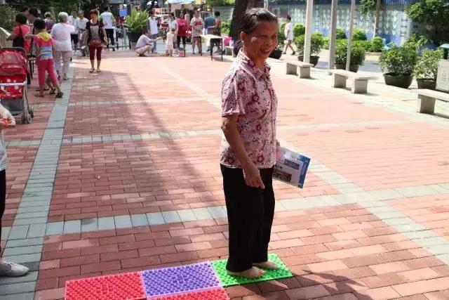 海珠|寻回老时光，再来体验一把摇着蒲扇看露天电影的滋味吧