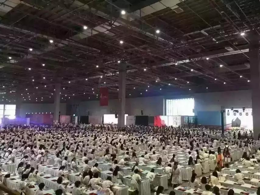 万人大赛完整版视频,世冠总决赛万人现场