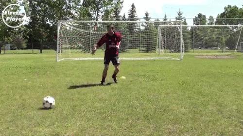 足球技巧8种最为实用的,足球防球的技巧