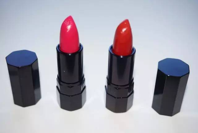 世上没有什么事情是一只口红不能解决的！如果有，那就是两只！