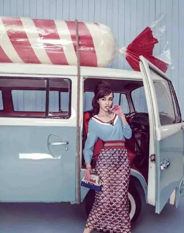 明星撞衫成街衣！品牌公关还不引咎辞职？