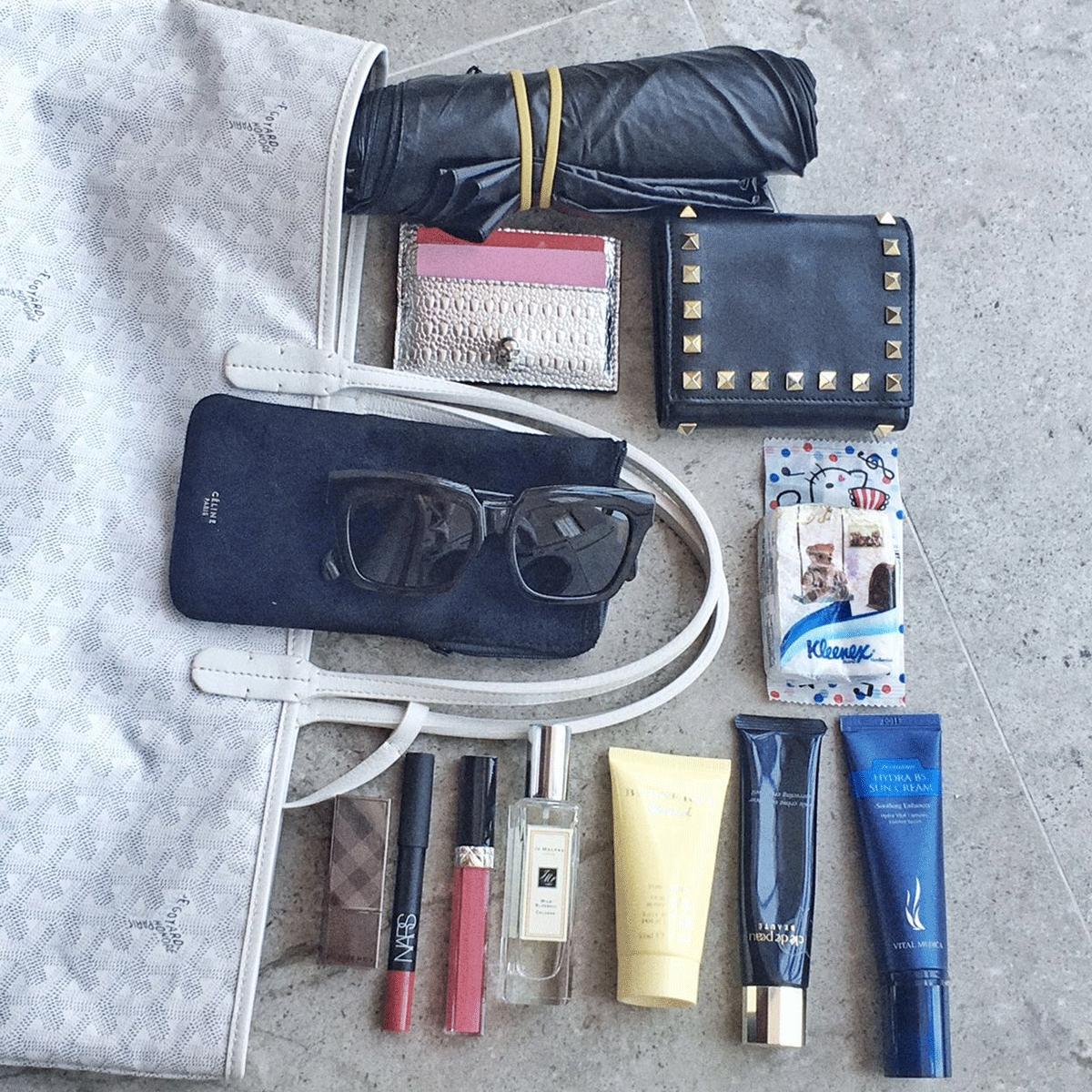 粉丝寄来了一箱包包,粉丝发来的包裹