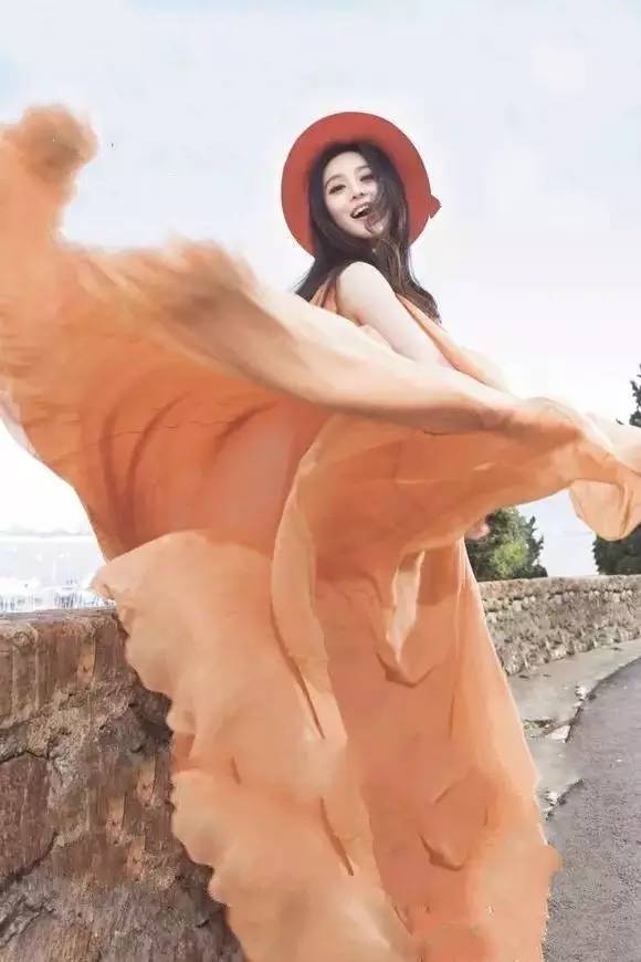 明星撞衫成街衣！品牌公关还不引咎辞职？