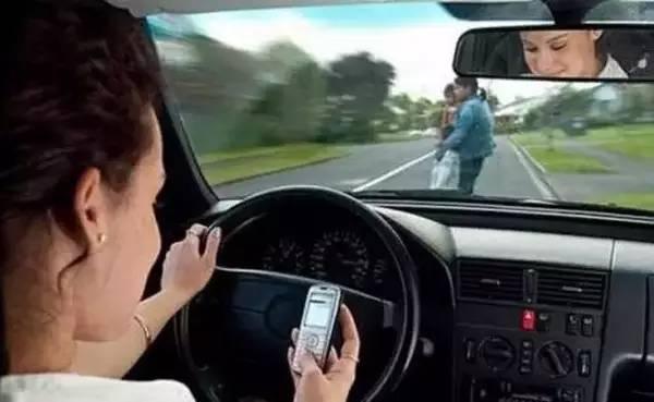 我把女朋友的朋友圈屏蔽了,被一个年轻妹子屏蔽了朋友圈