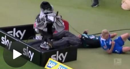 盘点球场上误伤队友,球场上的误伤