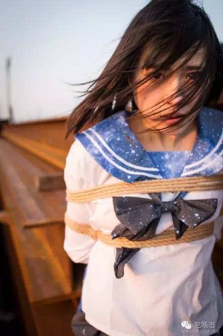 手把手教你包肉粽子,包长粽子捆线方法