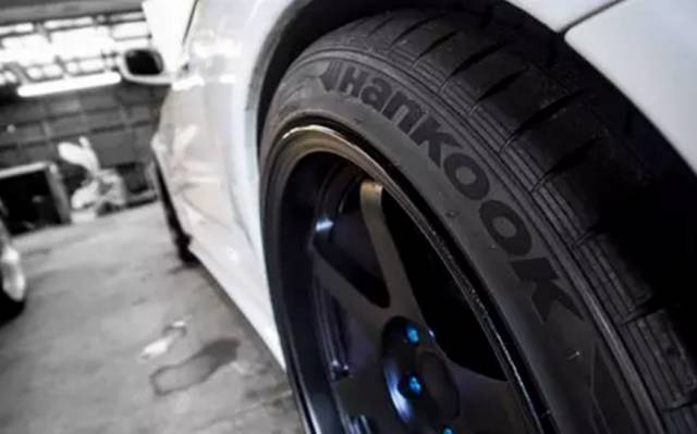 奔驰轮胎气炸了,奔驰突然吹热风