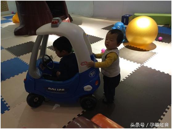 宝宝断奶第四天突然闹得厉害,宝宝断奶第6天了还要吃还闹