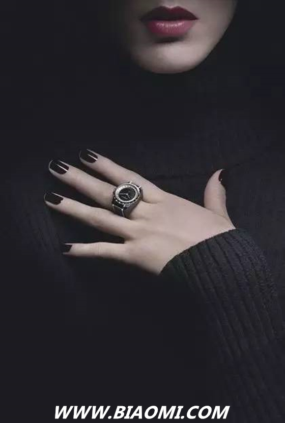 香奈儿J12XS发布李敏镐女友秀智出席活动