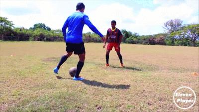 足球马赛回旋伊涅斯塔,gif伊涅斯塔油炸丸子过人