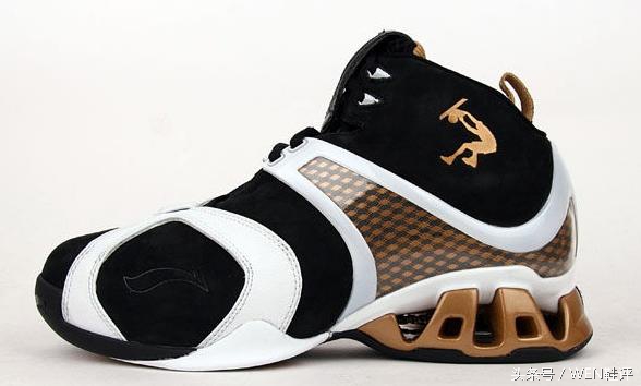 李宁篮球鞋碳板防滑减震,李宁篮球鞋包裹好耐磨减震