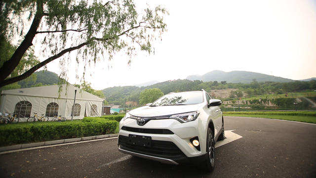 试驾丰田rav4荣放15款2.5,丰田rav4荣放2023款两驱试驾