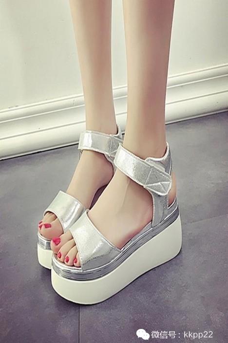 穿着大气大方简单,简约大方很有高级感