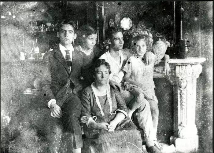 洛尔卡:在自己要献出的生命中，融入你纯洁的声音