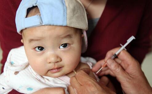 五招让宝宝不再害怕打针,一个月的宝宝打针知道疼吗