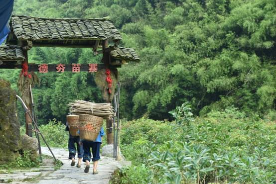 超多美图慎入！开神车，走丝路，这些不可思议的美景就在中国！